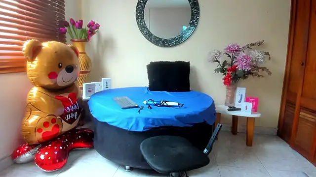 NicoleSantana online show from March 28, 2026, 8:30 pm