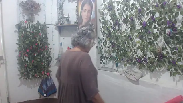 FunnyGrandma online show from November 10, 2025, 10:20 pm