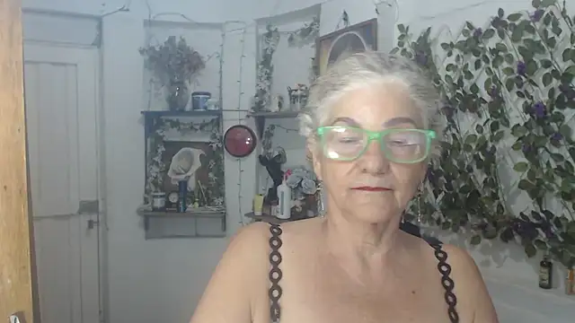 Snapshot of FunnyGrandma chatting on July 11, 2026, 11:39 pm FunnyGrandma online show from July 11, 2026, 11:39 pm