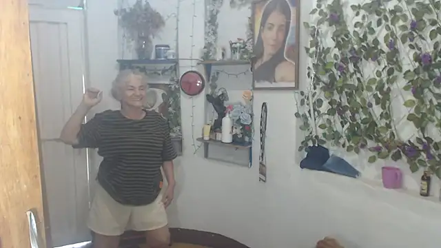 Snapshot of FunnyGrandma chatting on July 13, 2026, 8:55 pm FunnyGrandma online show from July 13, 2026, 8:55 pm