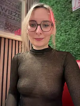 The Snowwhitee online show from January 5, 2025, 6:24 pm