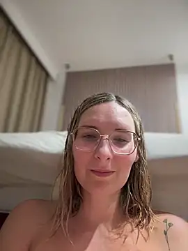 The Snowwhitee online show from February 11, 2025, 6:44 pm