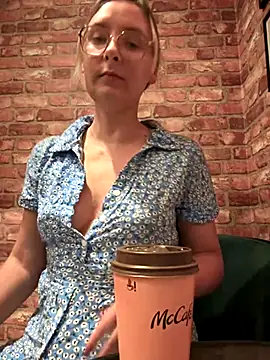 The Snowwhitee online show from September 20, 2025, 9:05 pm