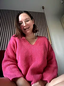 The Snowwhitee online show from October 25, 2025, 2:02 pm