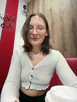 The Snowwhitee online show from April 4, 2026, 9:07 am