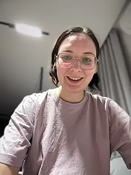 The Snowwhitee online show from April 19, 2026, 7:49 pm