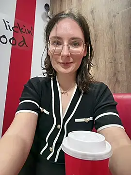 Snapshot of The_Snowwhitee chatting on May 1, 2026, 9:08 pm The Snowwhitee online show from May 1, 2026, 9:08 pm