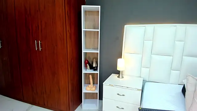 yeral2017 online show from December 9, 2024, 3:33 pm