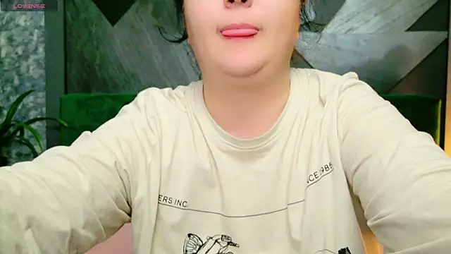 AleshaArabian online show from January 14, 2025, 8:15 pm