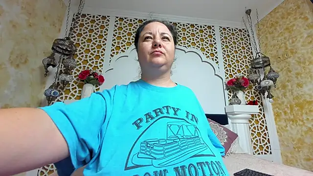 AleshaArabian online show from December 16, 2025, 5:34 am