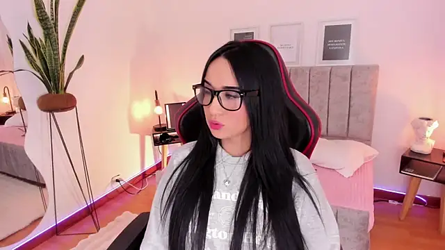 EmmyEvans1 online show from February 12, 2025, 7:56 pm