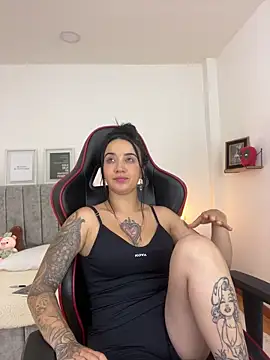 EmmyEvans1 online show from March 5, 2025, 12:05 am