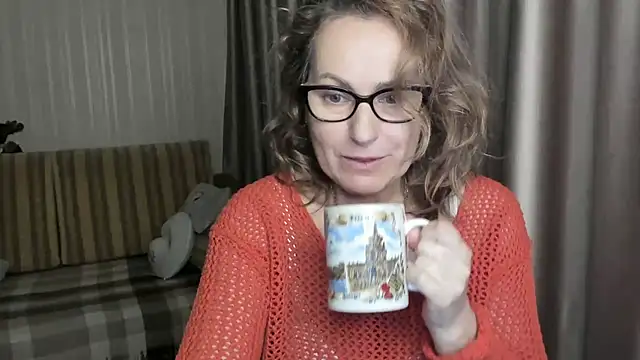 lauraoven online show from January 20, 2025, 5:59 pm