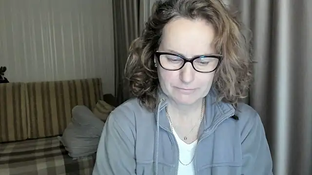 lauraoven online show from February 5, 2025, 4:58 pm