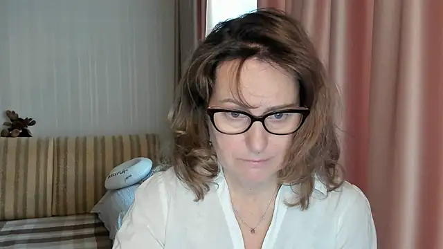 lauraoven online show from February 23, 2025, 2:04 pm