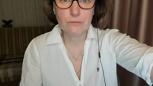 lauraoven online show from March 6, 2025, 7:25 am