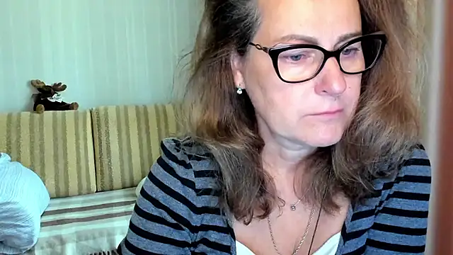 lauraoven online show from September 30, 2025, 7:02 am