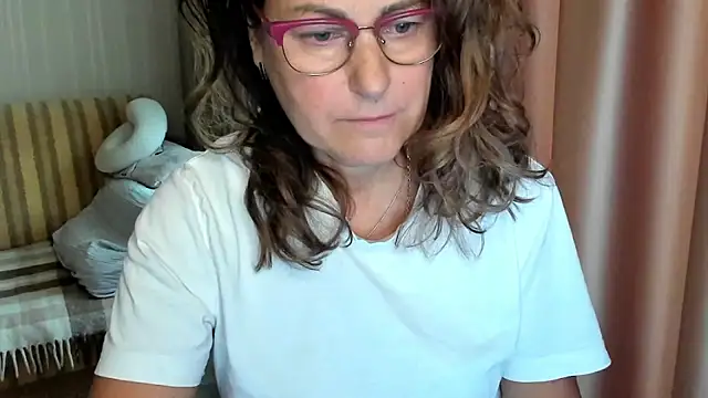 lauraoven online show from October 10, 2025, 7:40 am