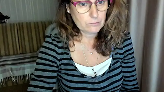 lauraoven online show from October 22, 2025, 1:44 pm