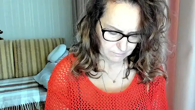 lauraoven online show from October 30, 2025, 8:05 am