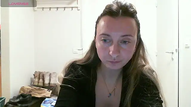 SusanCurt online show from February 27, 2025, 9:43 am