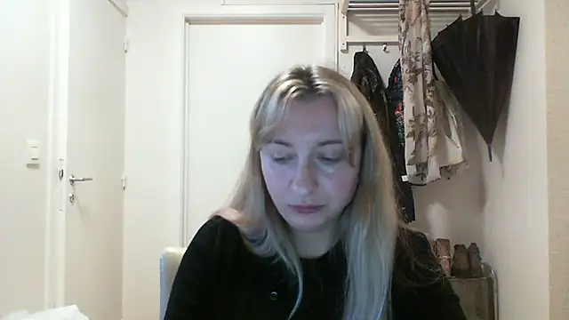 SusanCurt online show from October 24, 2025, 9:06 am