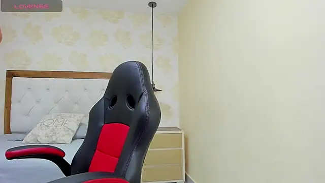 clarisKlein online show from October 3, 2025, 3:47 am