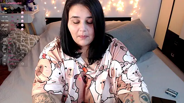 naughtykiss online show from October 15, 2025, 4:45 am