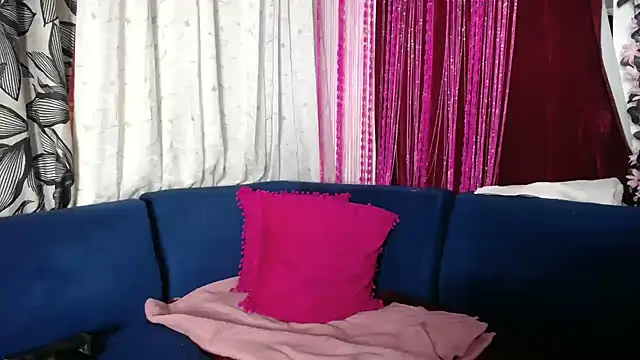 crystalbxx online show from June 7, 2026, 5:16 pm