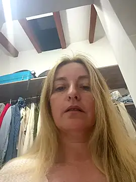 moniquerainx online show from December 14, 2025, 11:42 pm