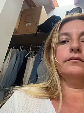 moniquerainx online show from March 21, 2026, 12:32 pm