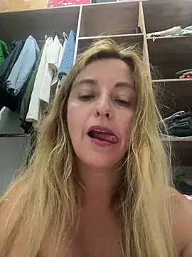 moniquerainx online show from April 21, 2026, 3:46 am