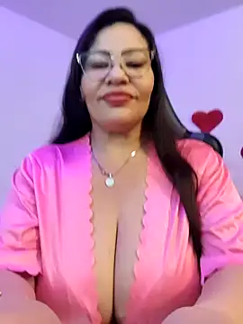 esmeralda milf online show from February 27, 2026, 8:09 pm