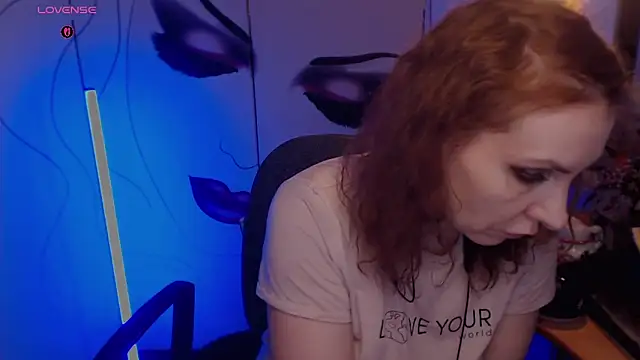 JohansonKatie online show from December 17, 2025, 1:55 am