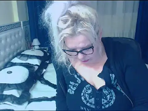 SonyaHotMilf online show from February 19, 2025, 4:55 pm