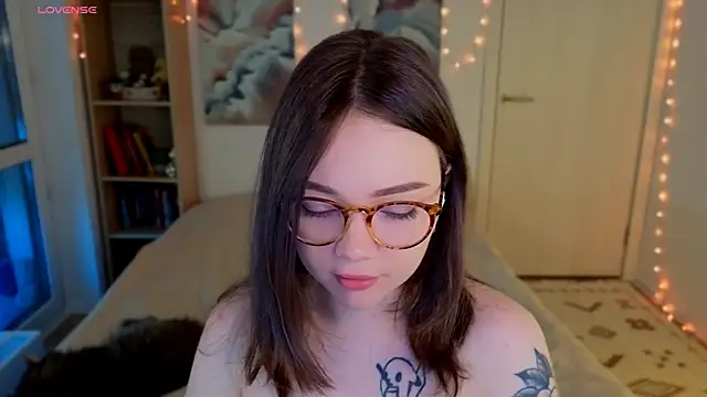 MilenaSaint online show from April 11, 2026, 4:06 am