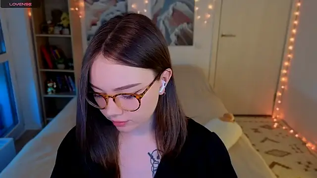 MilenaSaint online show from April 21, 2026, 3:46 am