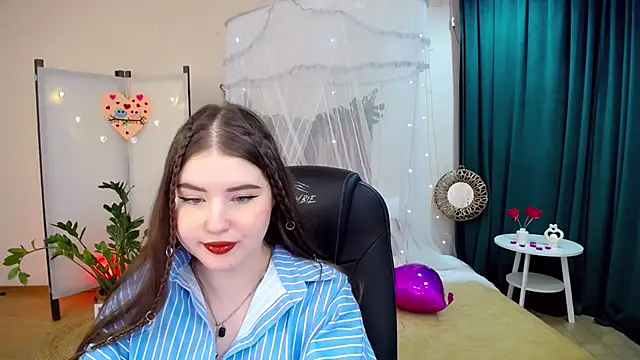 NicoleFoxery online show from February 13, 2025, 6:20 am