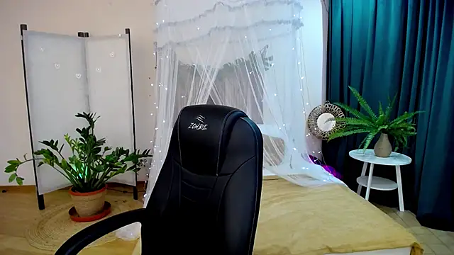 NicoleFoxery online show from March 6, 2025, 8:08 am