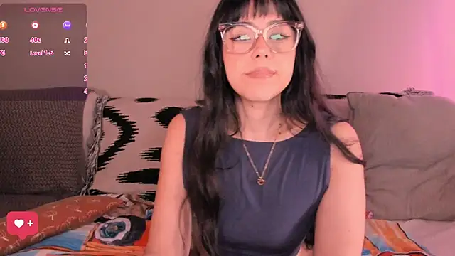 Snapshot of Evie-Luna chatting on April 30, 2026, 1:12 am Evie-Luna online show from April 30, 2026, 1:12 am