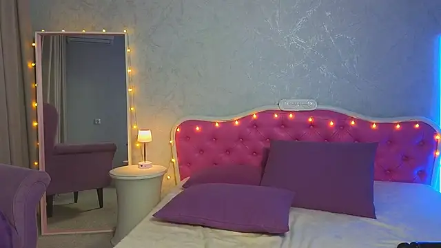 Ariana Petite online show from December 13, 2024, 6:42 am