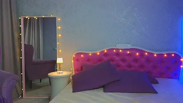 Ariana Petite online show from January 27, 2025, 12:01 am