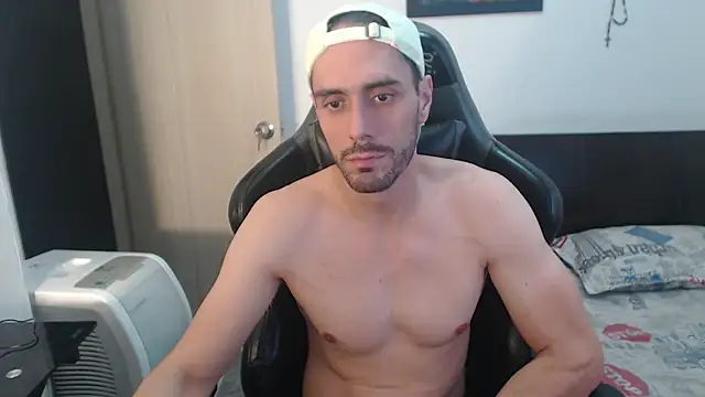 Snapshot of samuelgarcia_ chatting on March 18, 2025, 8:36 am samuelgarcia online show from March 18, 2025, 8:36 am