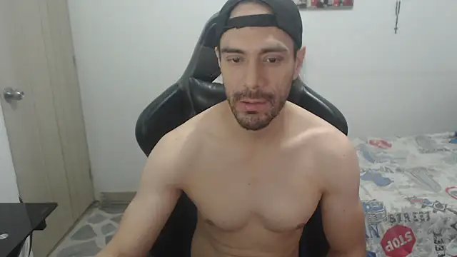 Snapshot of samuelgarcia_ chatting on July 6, 2026, 4:42 am samuelgarcia online show from July 6, 2026, 4:42 am