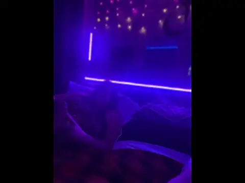 mirandamark2020 online show from April 18, 2026, 7:01 am