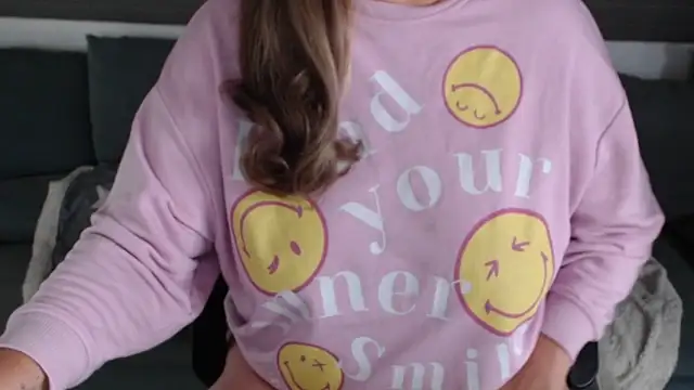 KimMitchelli online show from September 21, 2025, 8:49 am