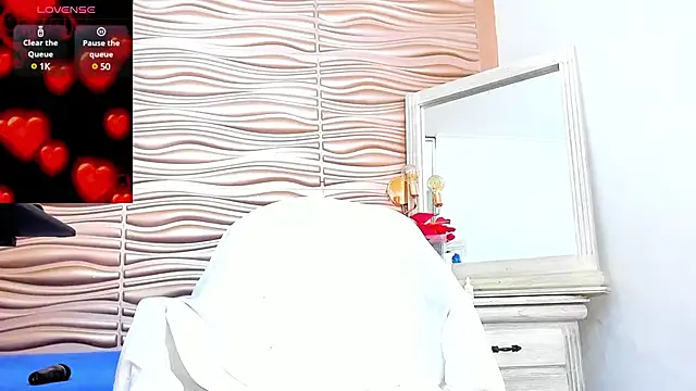 mia pineda online show from February 24, 2025, 9:41 pm