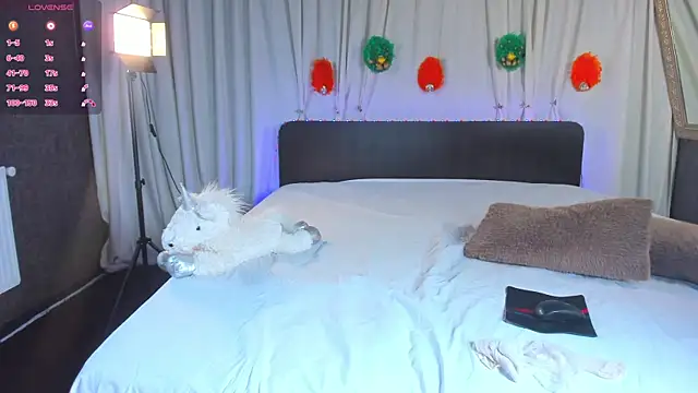 JesikaLooove online show from April 10, 2026, 6:51 am