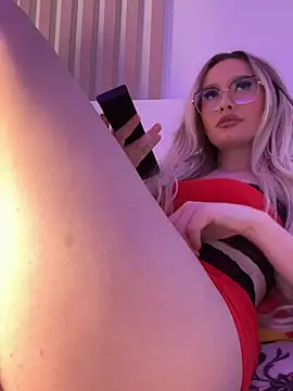 mollyxxx online show from February 13, 2025, 7:35 am