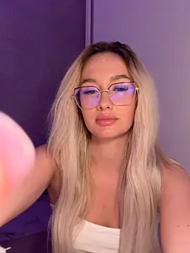 mollyxxx online show from September 30, 2025, 1:54 am